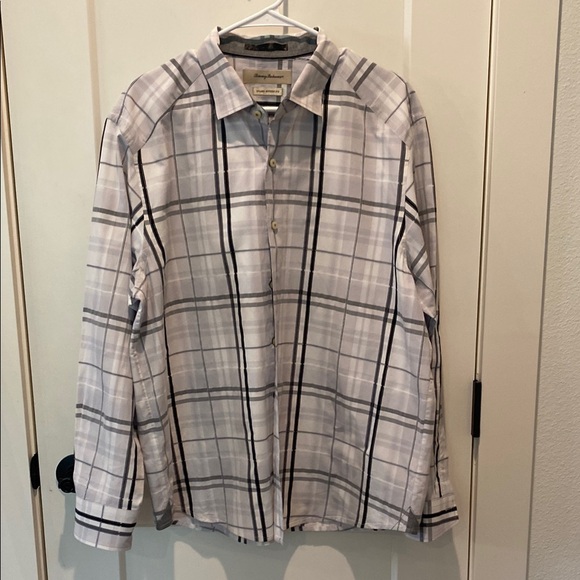 Tommy Bahama Other - Tommy Bahama Island Modern Fit.  XL.‎ 86/14 Cotton/Silk Blend.  Black/White